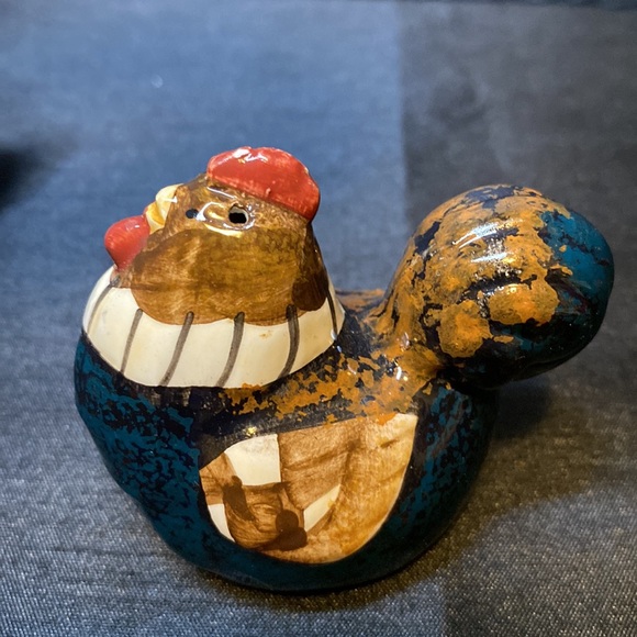 Cute Hen and Rooster Salt andPepper Shakers - Picture 12 of 15